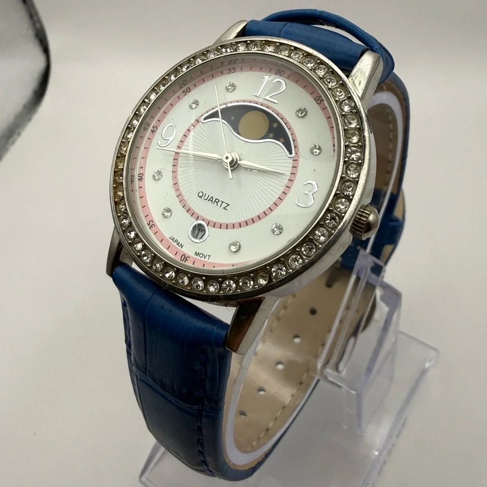 VINTAGE DATE MOON PHASE RHINESTONES DIAL QUARTZ SILVER BLUE BAND (New Battery)